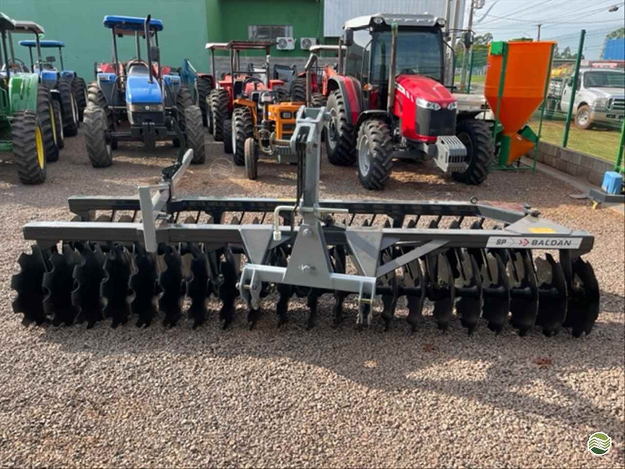 IMPLEMENTOS AGRICOLAS GRADE NIVELADORA NIVELADORA 42 DISCOS Cotramaq Tratores GOIOERE PARANÁ PR